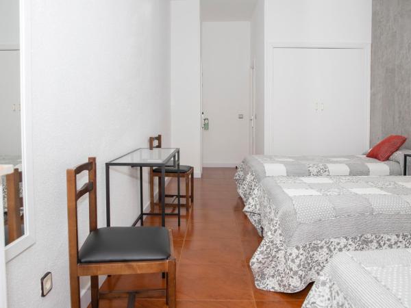 Hostal Tokio : photo 9 de la chambre chambre triple