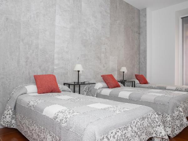 Hostal Tokio : photo 3 de la chambre chambre triple