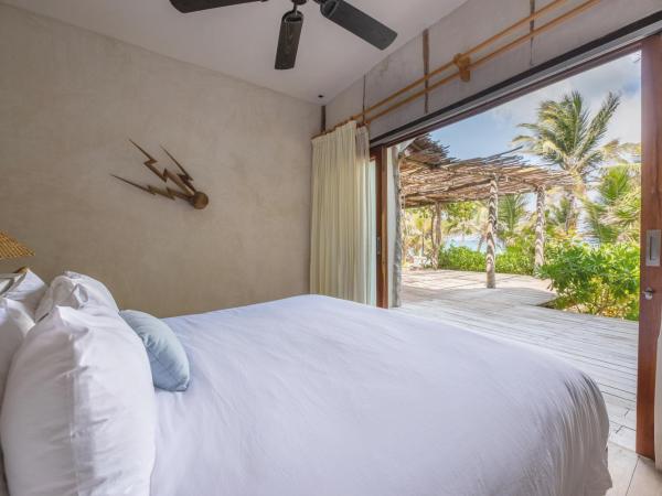 La Valise Tulum, member of Small Luxury Hotels : photo 3 de la chambre chambre côté plage