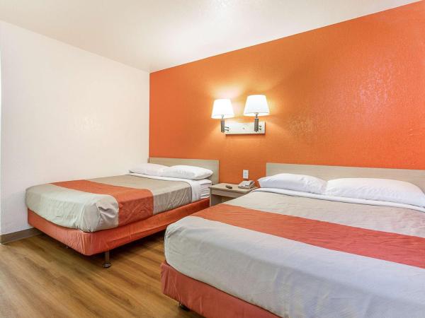 Motel 6-Phoenix, AZ - North Bell Road : photo 2 de la chambre chambre quadruple