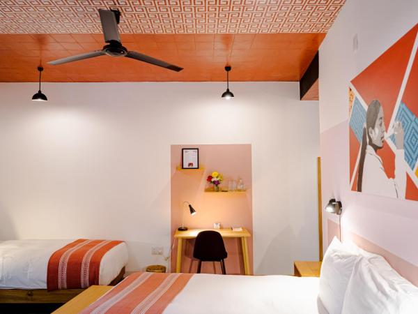 Hotel con Corazón : photo 10 de la chambre chambre lit king-size avec lit d'appoint