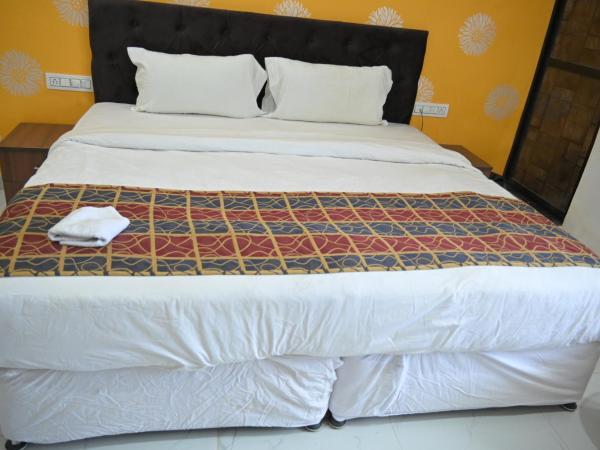 Hotel Apni Haveli : photo 1 de la chambre suite lit king-size avec balcon