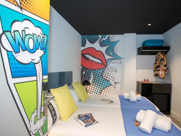 Casual Pop Art Benidorm : photo 4 de la chambre chambre intérieure double ou lits jumeaux