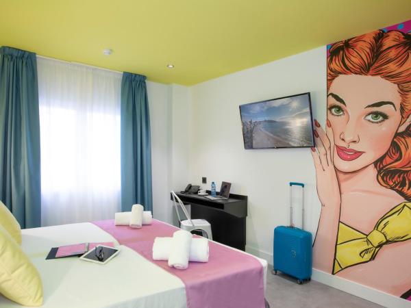 Casual Pop Art Benidorm : photo 5 de la chambre chambre double ou lits jumeaux - vue sur rue