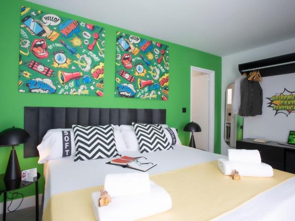 Casual Pop Art Benidorm : photo 3 de la chambre chambre familiale avec balcon