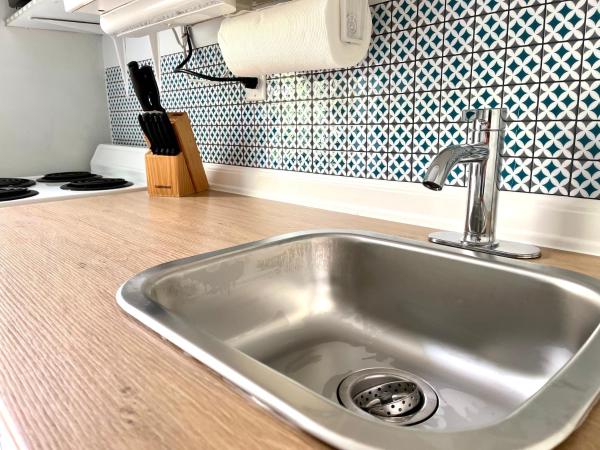 4145 By The Sea Inn & Suites : photo 4 de la chambre chambre supérieure lit queen-size