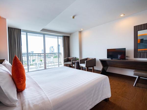 Hotel J Pattaya : photo 6 de la chambre chambre king-size de luxe - vue sur la ville