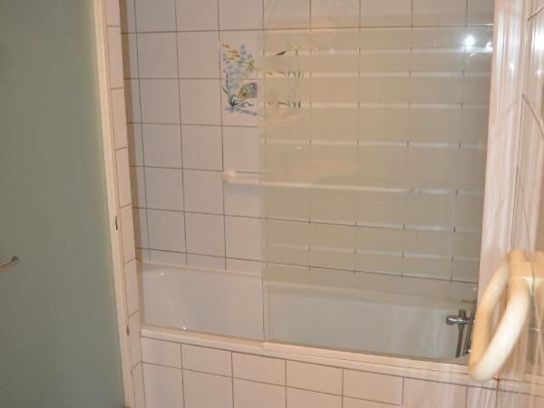 Logis Hotel au tambour : photo 7 de la chambre chambre quadruple