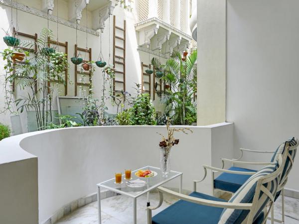 Swaroop Vilas - Lake Facing Boutique Hotel : photo 2 de la chambre chambre double deluxe avec balcon