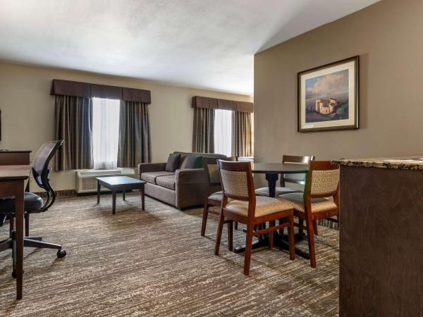 Best Western Plus Pembina Inn & Suites : photo 3 de la chambre suite lit queen-size