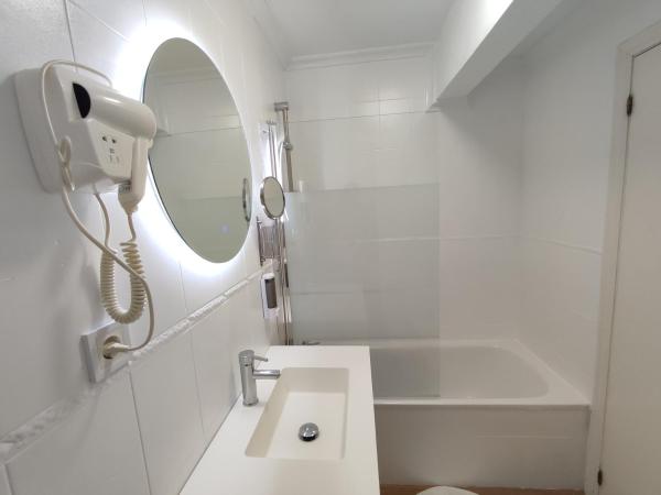 Hostal Lucy : photo 6 de la chambre chambre triple