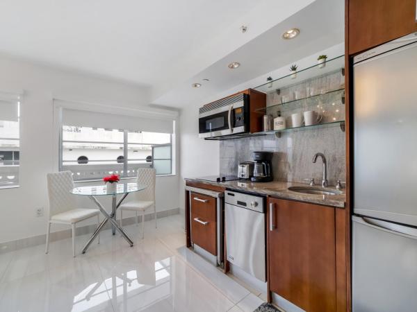 Strand Ocean Drive Suites : photo 5 de la chambre suite 2 lits queen-size avec balcon - dernier Étage - vue partielle sur océan - logement a506