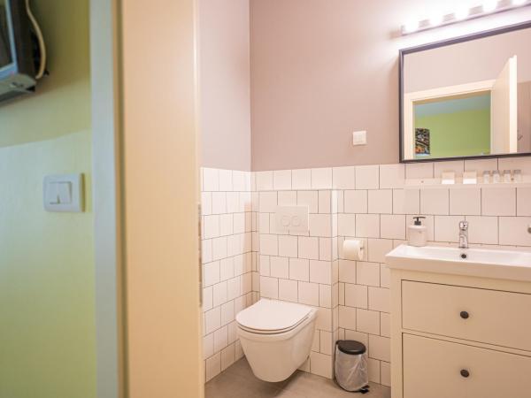 Paon Boutique Apartments : photo 7 de la chambre studio lit queen-size