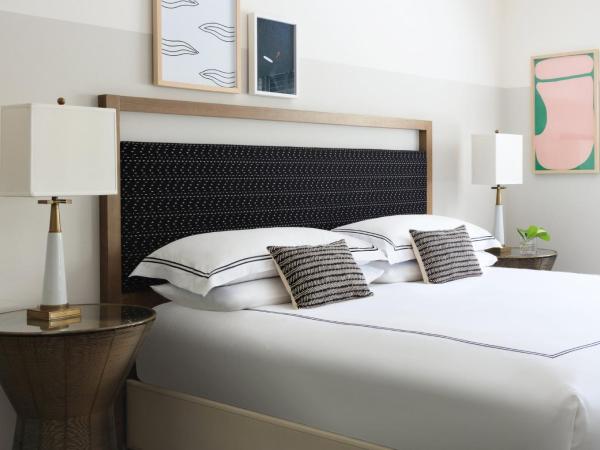 Kimpton Surfcomber Hotel, an IHG Hotel : photo 1 de la chambre chambre lit king-size