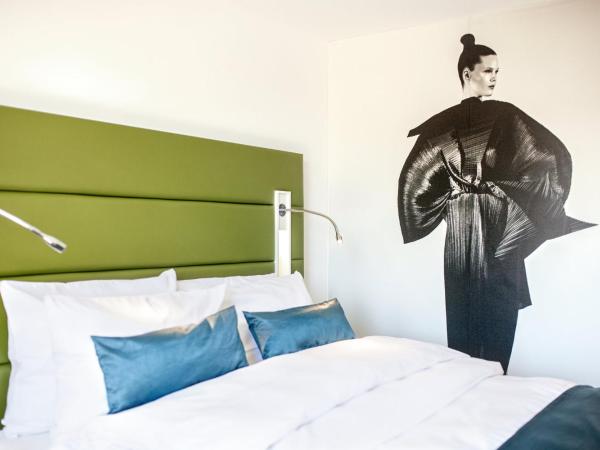 Hotel Indigo - Dusseldorf - Victoriaplatz, an IHG Hotel : photo 5 de la chambre chambre double standard - vue sur ville