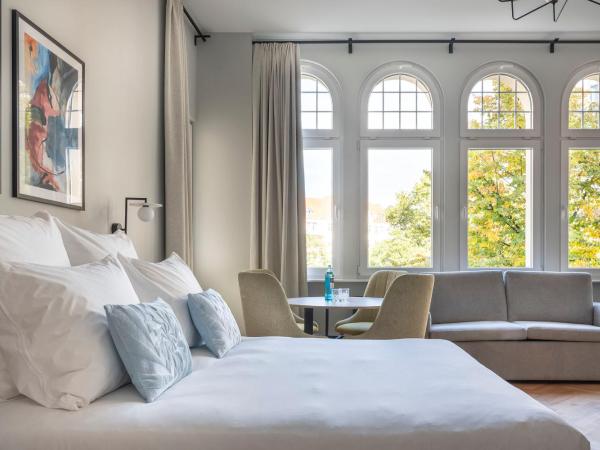 numa I Novela Rooms & Apartments : photo 9 de la chambre large studio with kitchenette, balcony and sofa bed