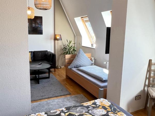 Pension-Leipzig-Süd : photo 1 de la chambre chambre triple avec salle de bains