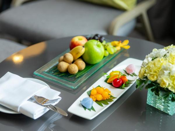 Holiday Inn Bangkok Silom, an IHG Hotel : photo 5 de la chambre chambre lit king-size premier - non-fumeurs