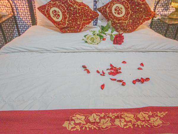 Maison Adam : photo 5 de la chambre chambre double avec salle de bains privative