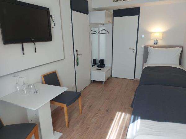 Gartenhotel Altmannsdorf : photo 2 de la chambre petite chambre lits jumeaux