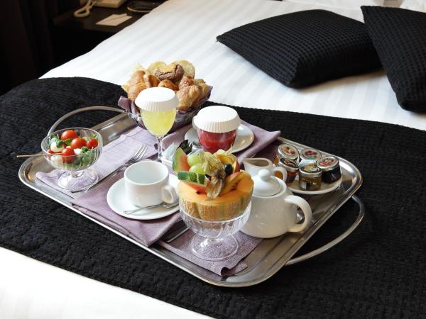 Holiday Inn Genoa City, an IHG Hotel : photo 2 de la chambre chambre lit queen-size avec canapé-lit