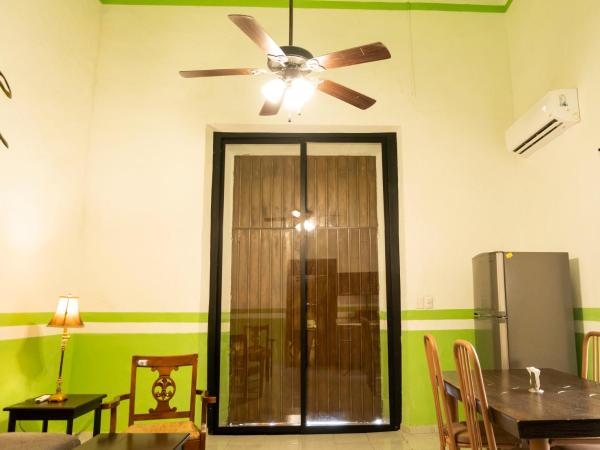 Hotel Boutique La Mision De Fray Diego : photo 10 de la chambre studio avec salon, salle à manger, cuisine Équipée et entrée indépendante