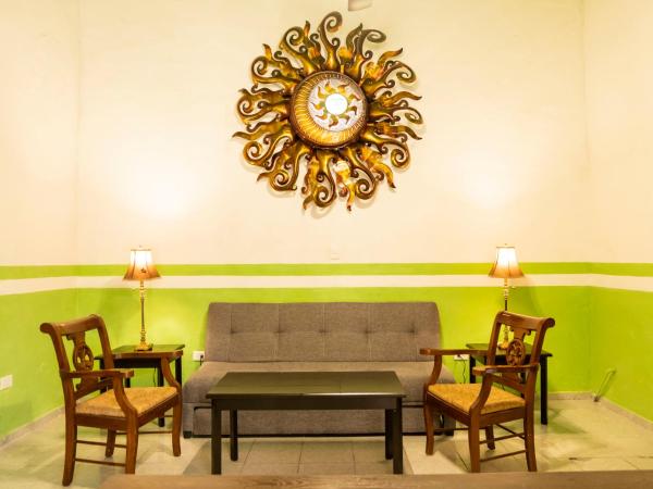 Hotel Boutique La Mision De Fray Diego : photo 1 de la chambre studio avec salon, salle à manger, cuisine Équipée et entrée indépendante