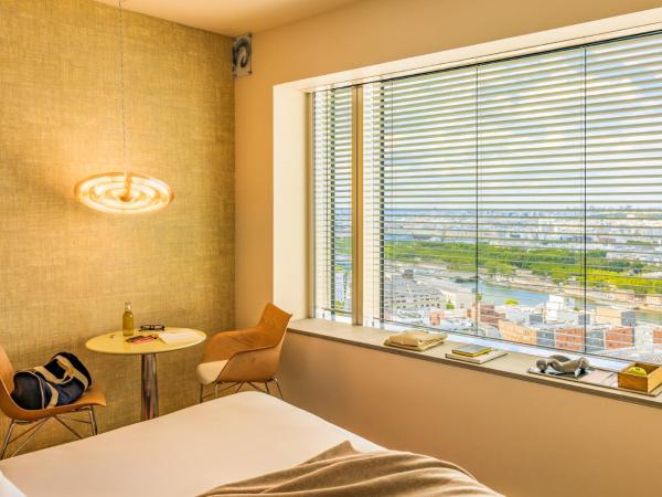 Too Hotel Paris - MGallery : photo 5 de la chambre executive king room with panoramic monument view