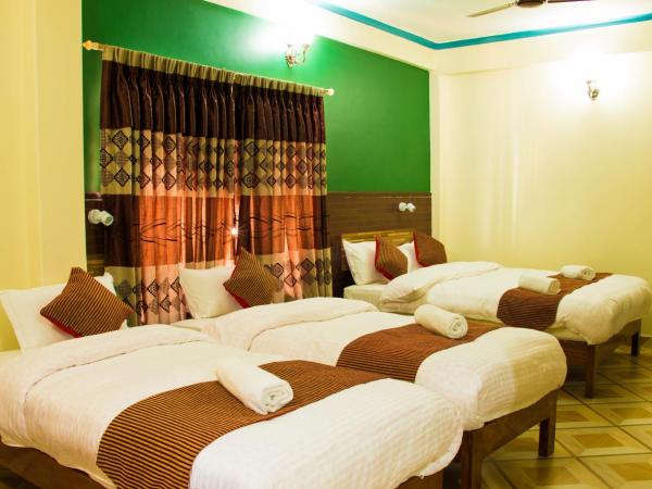 Hotel Adam : photo 8 de la chambre chambre familiale