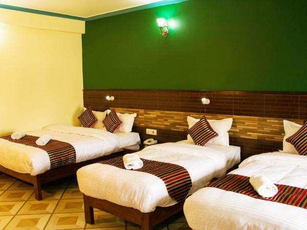 Hotel Adam : photo 9 de la chambre chambre familiale