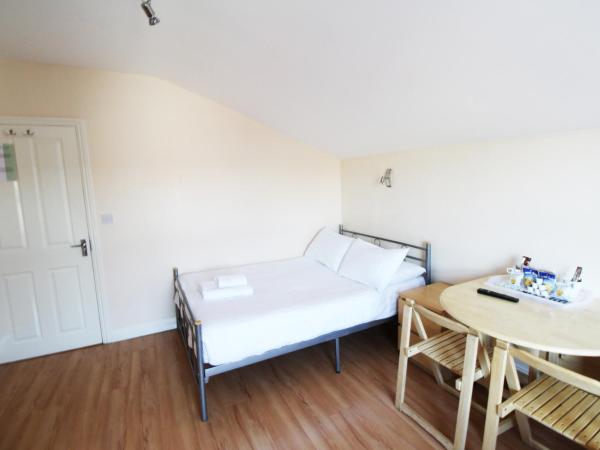 Flexistay Aparthotel Tooting : photo 8 de la chambre chambre double avec salle de bains privative