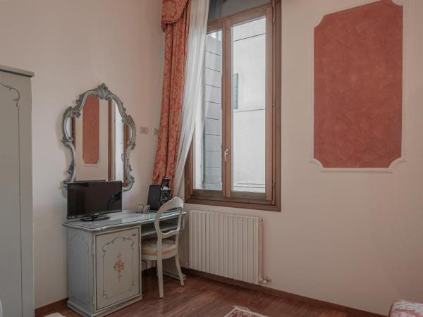 Hotel al Sotoportego : photo 7 de la chambre chambre triple - vue sur canal