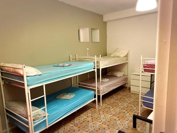 Cathedral Malaga Hostel : photo 4 de la chambre lit dans dortoir mixte de 10 lits