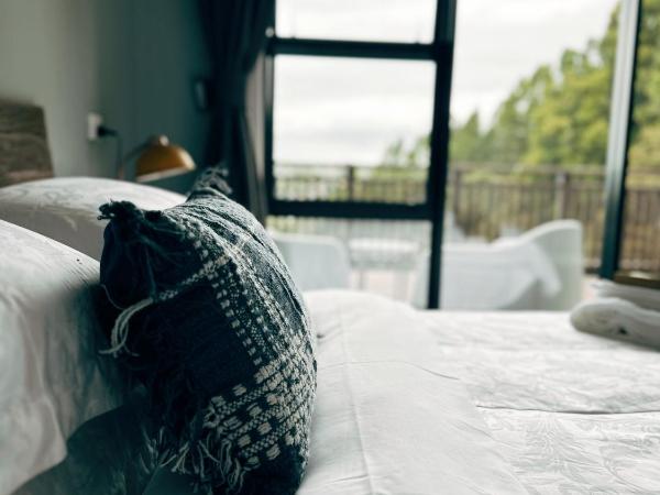 Echo Lodge : photo 1 de la chambre chambre lit queen-size avec balcon