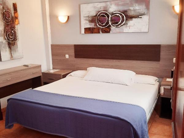 Hostal La Colonia : photo 6 de la chambre chambre lits jumeaux