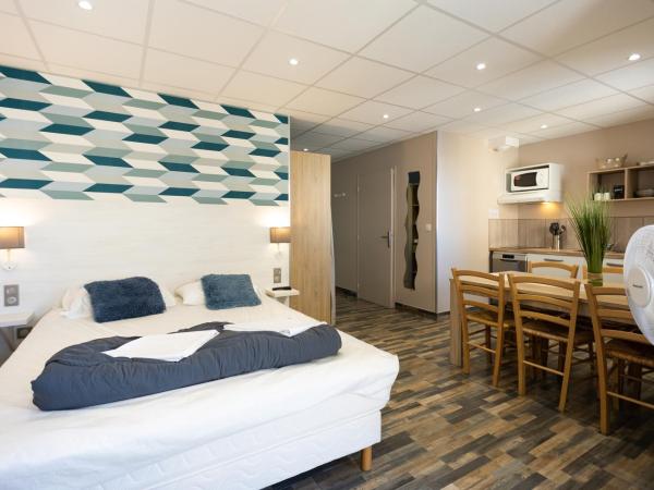 The Originals Boutique, Hôtel Neptune, Berck-sur-Mer : photo 1 de la chambre studio (6 adultes)