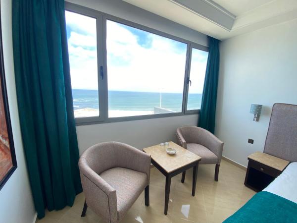 Hotel Azur : photo 6 de la chambre chambre lits jumeaux avec baignoire