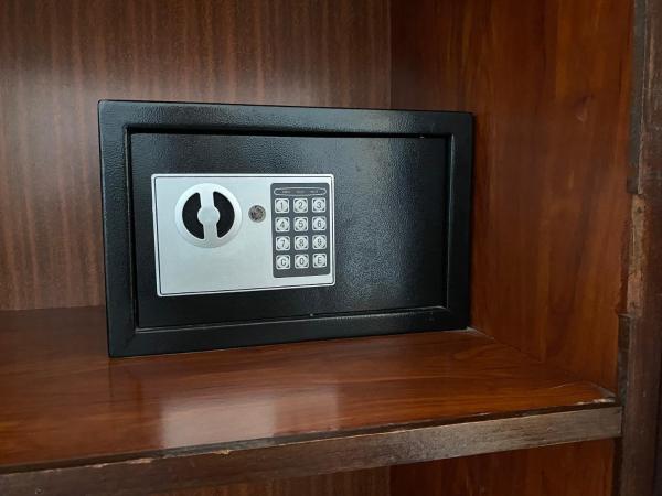 Hotel Azur : photo 5 de la chambre chambre lits jumeaux avec baignoire