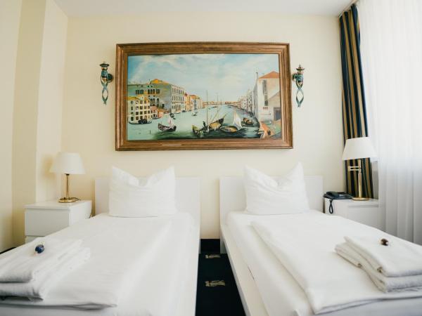 Altstadt Hotel St. Georg : photo 2 de la chambre chambre lits jumeaux