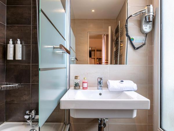 Hotel Ariane Montparnasse by Patrick Hayat : photo 9 de la chambre deux chambres doubles classiques adjacentes