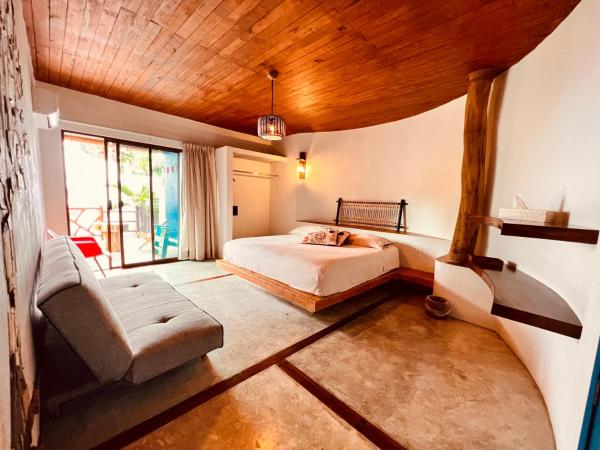 A&V Hotel Boutique : photo 1 de la chambre chambre lit king-size - vue sur piscine