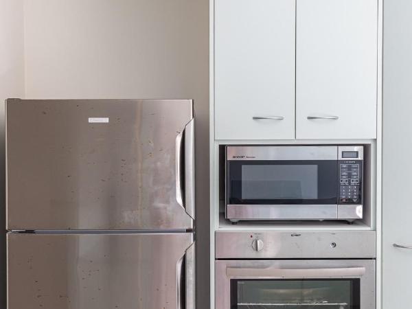 Beaches Holiday Apartments - Official Onsite Reception & Check In : photo 4 de la chambre appartement 2 chambres - vue sur piscine