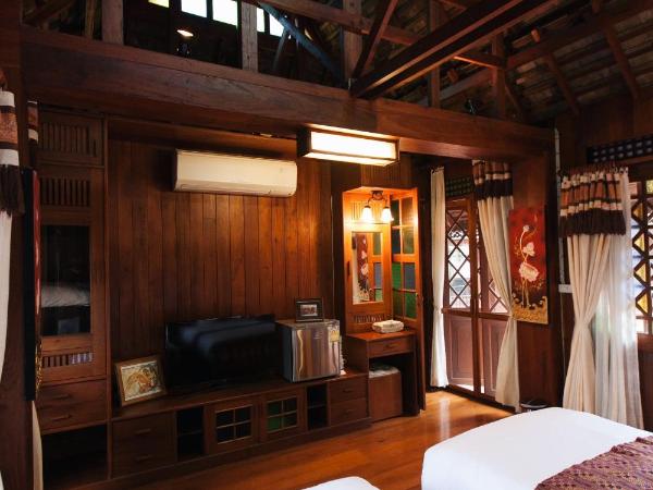 Baansuwanburi - บ้านสุวรรณบุรี : photo 3 de la chambre chambre lits jumeaux avec terrasse