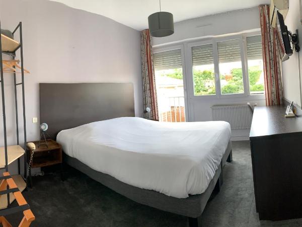 Logis Hotel du Midi : photo 2 de la chambre chambre double confort avec baignoire - vue sur cour