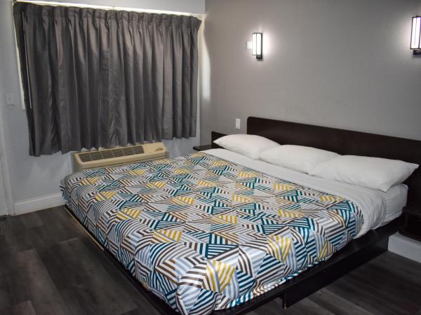 Motel 6 Columbus OH - OSU North : photo 6 de la chambre chambre lit king-size - non-fumeurs