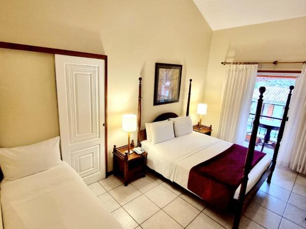 Pousada Corsario Buzios : photo 1 de la chambre chambre triple avec balcon