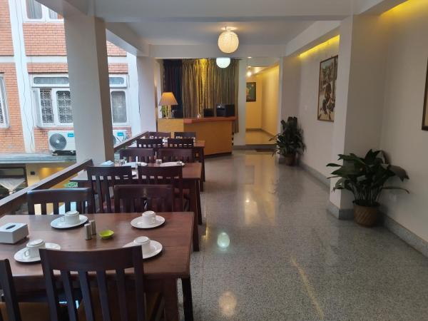 Jagat Hotel : photo 8 de la chambre chambre double deluxe (2 adultes + 1 enfant)