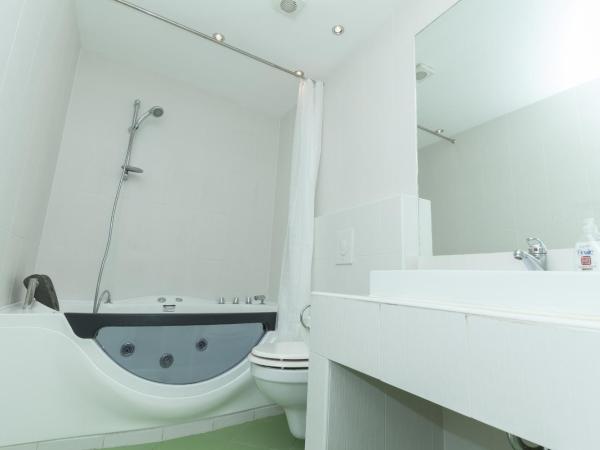 Budapest Bed and Breakfast : photo 5 de la chambre chambre double standard avec baignoire