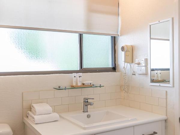 Beachfront Terraces with Onsite Reception & Check In : photo 9 de la chambre appartement 2 chambres - vue sur jardin