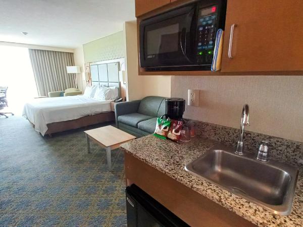 Holiday Inn Express & Suites Cuernavaca, an IHG Hotel : photo 6 de la chambre suite lit king-size